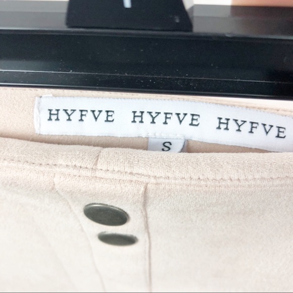 Sk73 SOLD/// Scalopped Hem Faux Suede Mini Skirt - Picture 3 of 4